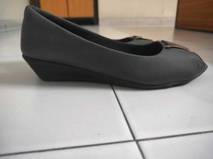 Elegant Grey Ballerinas