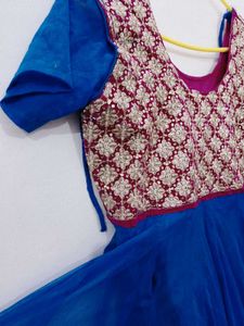 Elegant Blue Embroidered Kurta