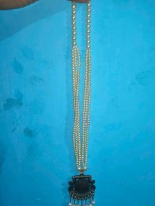 Pearl Necklace with Antique Gold Pendant