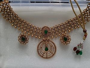 ELEGANT ANTIQUE NECKPIECE WITH EARRING