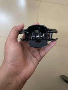 Black Clutcher