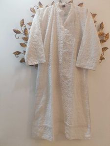 Elegant White Embroidered Kurta