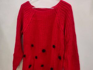Super cute red pullover ❤️
