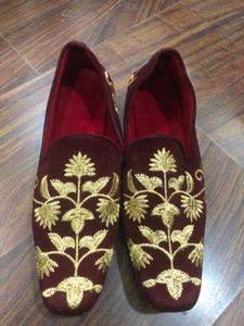 Embroidered Velvet Groom Mojari