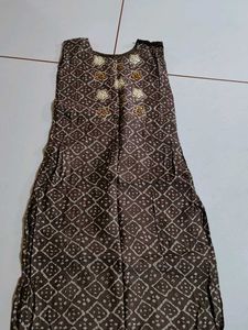 Long straight sleeveless kurti