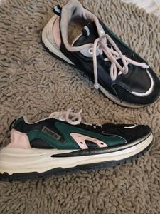 Stylish Colorblock Sneakers