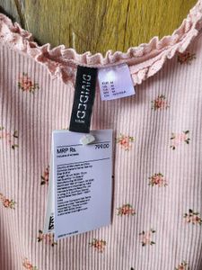 H&amp;M Floral Lace Trimmed Crop Top/ SIZE-M