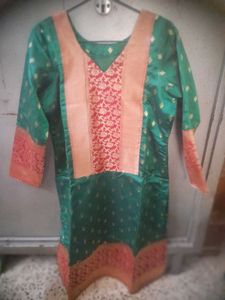 Elegant Green &Red KurtaPant Set