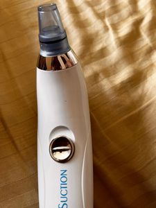 DermaSuction Pore Cleaning Device