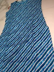 sleeveless blue pattern kurti