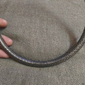 carved hasli choker
