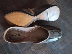 Pure Leather Juttis For Women