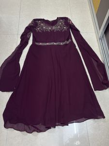 long sleeves gown with choker