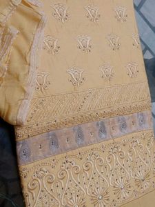 bht sundr suit hai ji yellow tone vch...bilkul new