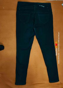 Stylish Black High-Waisted Jeans