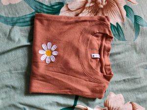 Cute Daisy Embroidered Tee