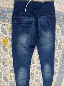Stylish High-Waisted Jeans