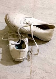 School Shoes White shoe 4,5,6,7 Yr