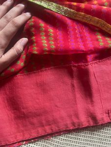 Pink &amp; Red Bandhani Patterned Saree