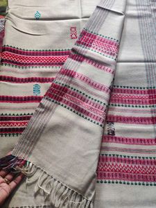 Elegant Ethnic Shawl in woolen style