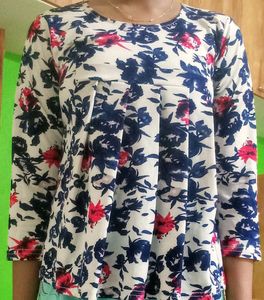 Women&#39;s Beautiful Multi Colour Top🤍
