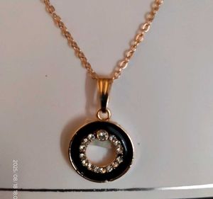 Black & Gold Circle Pendant Necklace