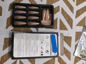 Lakme Fake Nails, Face &amp; Eye Gems - Gold