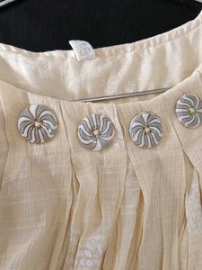 This is a Tunic Top With Button On It