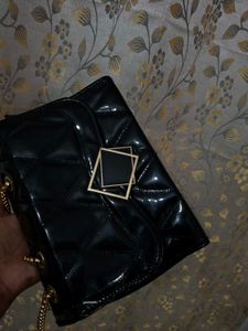 Black sling bag (never used)🌻