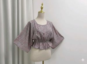 Floral print top! pretty and chic