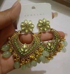 Elegant Green Earrings