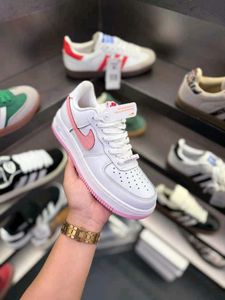 *NIKE AIRFORCE ONE VALENTINE FOR GIRLS*
