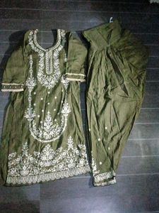 woman kurta set