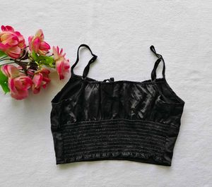 Forever 21 : Chic Black Tie-Front Top