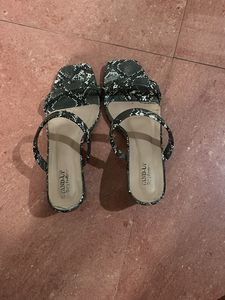 Serpent print 40 Number Heels