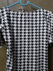 Patterned Women&#39;s Top
