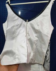 fashionable back and white corset top🌸✨