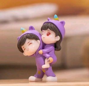 Girl On Boy&#39;s Shoulder