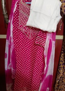 Women Kurti Pant Dupatta Set