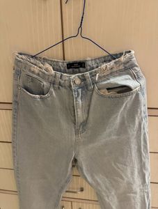 RIOT ripped Mom High Jeans