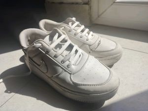 Nike Shoes White Color Only Minner Damage