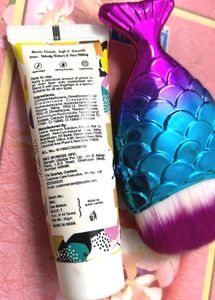 2 ITEMS BOX 📦 STAY QUIRKY Primer &amp; MAKEUP BRUSH