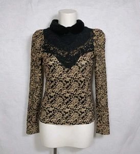 Vintage Lace Fitted Top 🖤