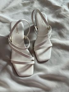 🌸 White Heels 🌸