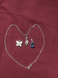 Necklace wiith Pendantqs