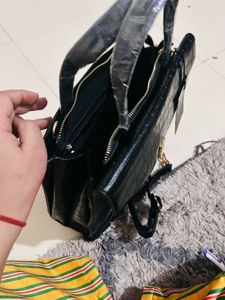 Women Reptilian Pattern Satchel with Detachable St