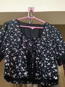 Floral Print Tie-Up Crop Top