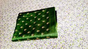 Emerald Green Embellished Silk Sare2