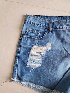 Tear pattern Denim Shorts