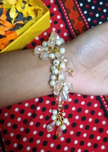 Elegant Pearl &amp; Crystal bracelet